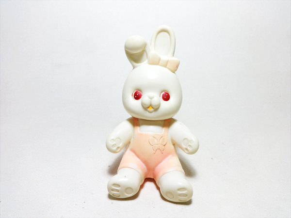 昭和レトロ イワイ うさぎのソフビ 笛付 1971 ダイナボット ソフビ 売買されたオークション情報 Yahooの商品情報をアーカイブ公開 オークファン Aucfan Com
