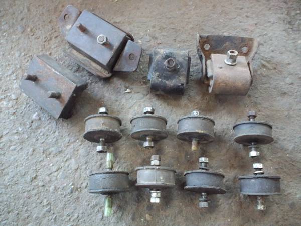 スバル360 R 2 サンバー等 エンジンマウントゴム 多数 エンジン 過給器 売買されたオークション情報 Yahooの商品情報をアーカイブ公開 オークファン Aucfan Com