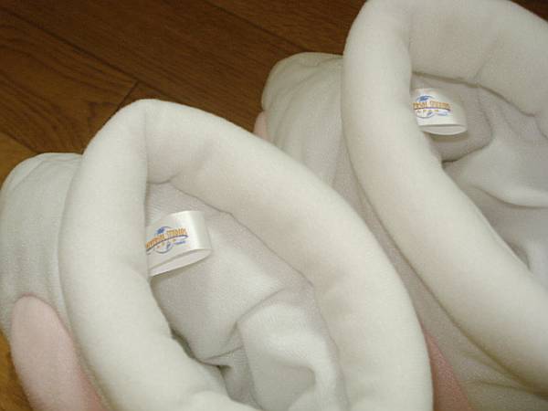 Usj限定 スヌーピー 肉球グローブ ハンド手袋クッション 2つ その他 売買されたオークション情報 Yahooの商品情報をアーカイブ公開 オークファン Aucfan Com