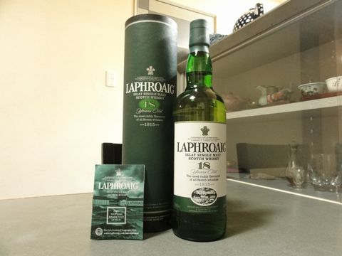 Laphroaig ラフロイグ 18年 旧ラベル 筒入り アイラ 売買されたオークション情報 Yahooの商品情報をアーカイブ公開 オークファン Aucfan Com