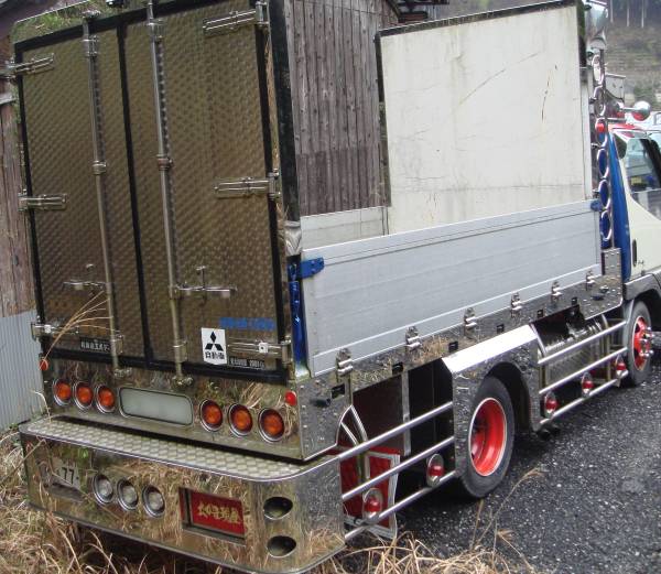 H8年式 キャンター フルアート車 レトロ デコトラ 2tトラック 小型トラック 売買されたオークション情報 Yahooの商品情報をアーカイブ公開 オークファン Aucfan Com