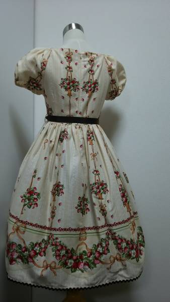 Innocent World クラシカルストロベリーワンピース ワンピース 売買されたオークション情報 Yahooの商品情報をアーカイブ公開 オークファン Aucfan Com