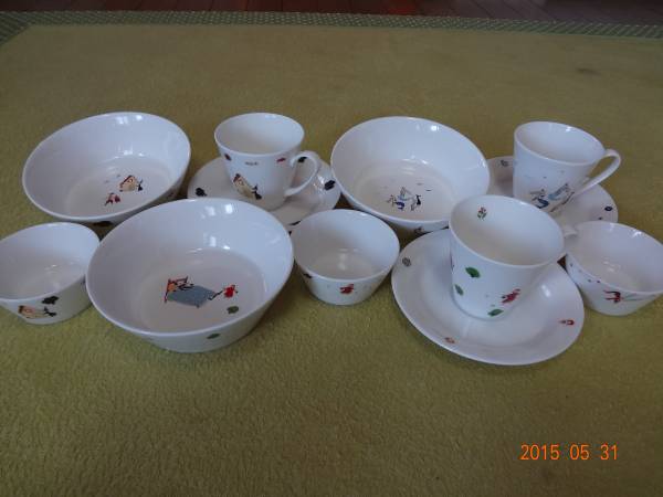 フェリシモ 童話食器 6種類 3点セット その他 売買されたオークション情報 Yahooの商品情報をアーカイブ公開 オークファン Aucfan Com