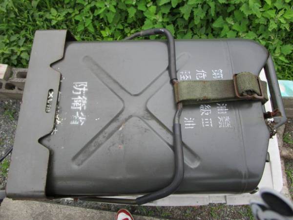 自衛隊 パジェロ用 携行缶 ジェリカン ランプ予備バンド付 電動ガン 売買されたオークション情報 Yahooの商品情報をアーカイブ公開 オークファン Aucfan Com