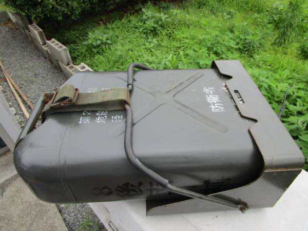 自衛隊 パジェロ用 携行缶 ジェリカン ランプ予備バンド付 電動ガン 売買されたオークション情報 Yahooの商品情報をアーカイブ公開 オークファン Aucfan Com