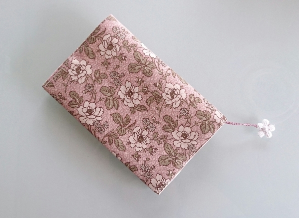 ハンドメイド ブックカバー ピンク 花柄 ブックカバー 売買されたオークション情報 Yahooの商品情報をアーカイブ公開 オークファン Aucfan Com