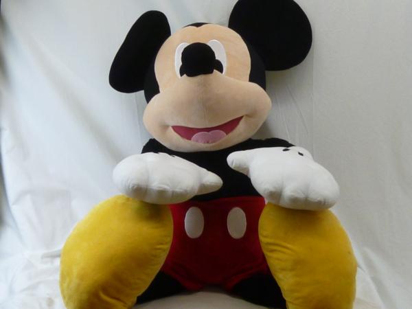 ミッキーマウス 特大ぬいぐるみ 全長132cm コストコ ジャンボ ミッキーマウス 売買されたオークション情報 Yahooの商品情報をアーカイブ公開 オークファン Aucfan Com