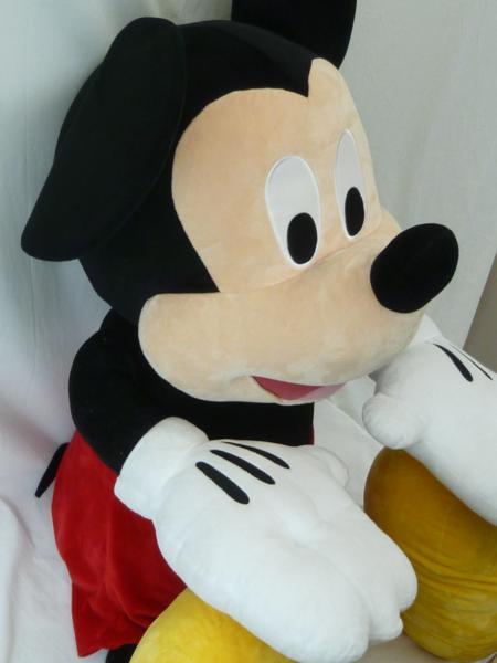 ミッキーマウス 特大ぬいぐるみ 全長132cm コストコ ジャンボ ミッキーマウス 売買されたオークション情報 Yahooの商品情報をアーカイブ公開 オークファン Aucfan Com
