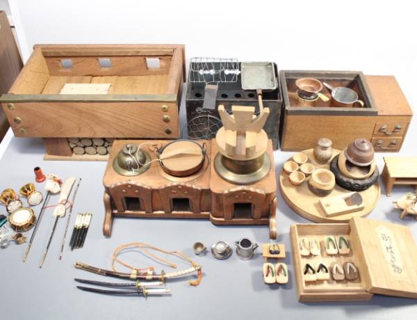 H 1402 ミニチュア 雛道具 釜 履物 茶道具など一式 日本人形 売買されたオークション情報 Yahooの商品情報をアーカイブ公開 オークファン Aucfan Com