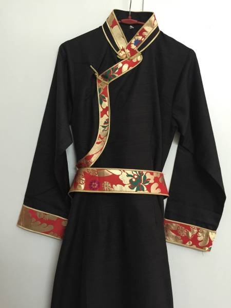 チベット民族衣装 カム チュバ チュパ 黒 その他 売買されたオークション情報 Yahooの商品情報をアーカイブ公開 オークファン Aucfan Com