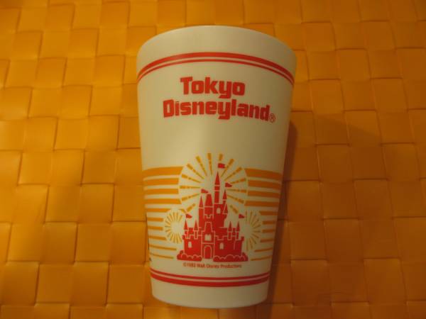 東京ディズニーランド ２５周年 開業当時復刻デザインシリーズ プラスチックコップ ディズニー 売買されたオークション情報 Yahooの商品情報をアーカイブ公開 オークファン Aucfan Com