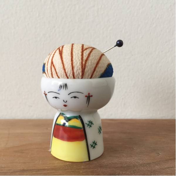 可愛いこけし針山 こけしお猪口ピンクッション お細工物 縮緬細工 お裁縫 七緒 天然生活 手作り市 こけし 売買されたオークション情報 Yahooの商品情報をアーカイブ公開 オークファン Aucfan Com