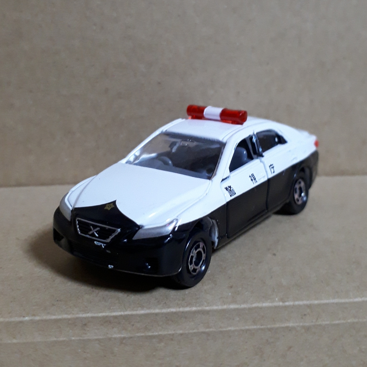 トミカ トヨタ マークx パトロールカー 組み立て工場 第19弾 トミカ博 パトカー レア 乗用車 売買されたオークション情報 Yahooの商品情報をアーカイブ公開 オークファン Aucfan Com