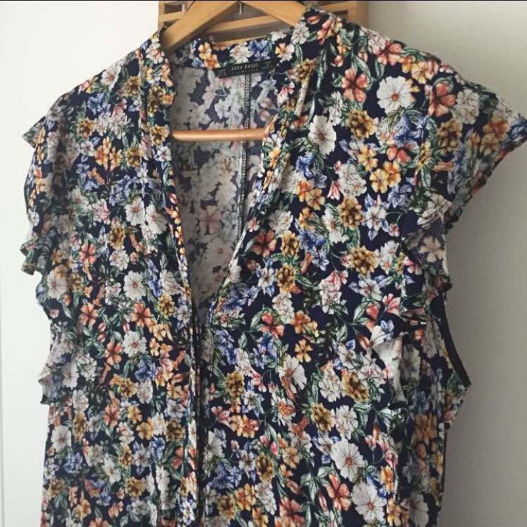 Zara ザラ Very 花柄 ワンピース S ガウン カーディガン フラワー プリント ロングドレス ロングワンピース ワンピース 売買されたオークション情報 Yahooの商品情報をアーカイブ公開 オークファン Aucfan Com