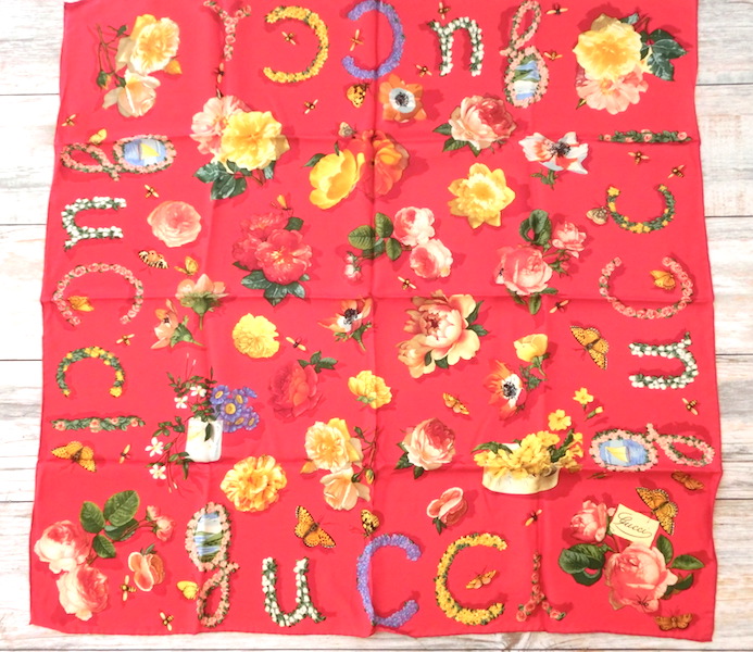 1円 本物保証 Gucci グッチ スカーフ 花柄 レッド系 外箱付き お洒落 小物 ファッションアイテム ブランド B その他 売買されたオークション情報 Yahooの商品情報をアーカイブ公開 オークファン Aucfan Com