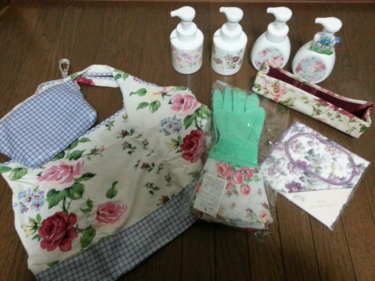 ローラ アシュレイのキッチンセット ハンドソープ クロス ゴム手袋 エコバッグ 箸入れ等 商品 ローラアシュレイ 売買されたオークション情報 Yahooの商品情報をアーカイブ公開 オークファン Aucfan Com