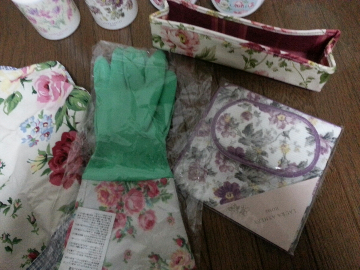 ローラ アシュレイのキッチンセット ハンドソープ クロス ゴム手袋 エコバッグ 箸入れ等 商品 ローラアシュレイ 売買されたオークション情報 Yahooの商品情報をアーカイブ公開 オークファン Aucfan Com