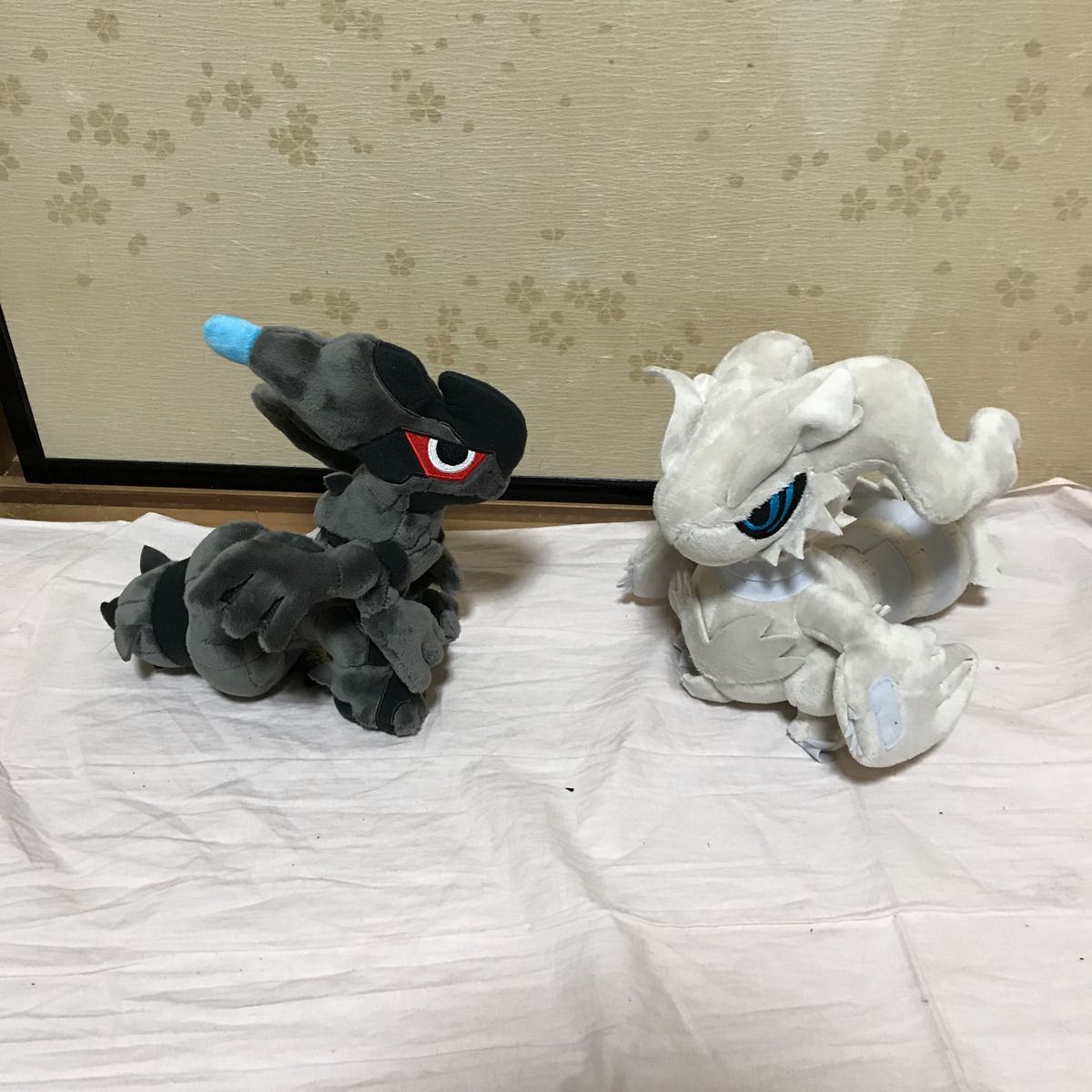 ポケモンセンターオリジナル限定 ぬいぐるみ レシラム ゼクロム ポケドール セット タグ付き ポケットモンスター 売買されたオークション情報 Yahooの商品情報をアーカイブ公開 オークファン Aucfan Com