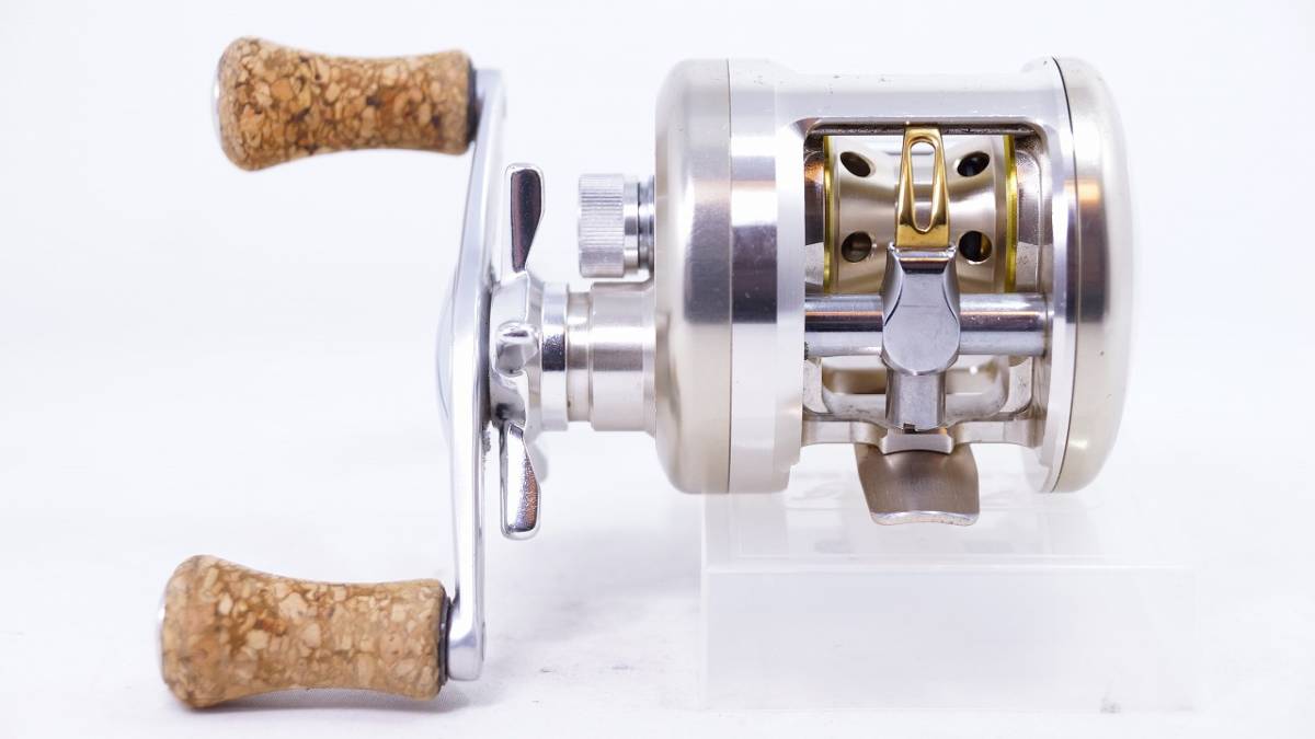 良品 Daiwa ダイワ ミリオネア Cv Z100 Millionaire ダイワ 売買されたオークション情報 Yahooの商品情報をアーカイブ公開 オークファン Aucfan Com