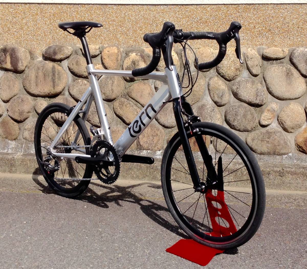 超美車 低走行 整備済 18 Ternターン Surgeサージュ インチ 451 アルミ ミニベロロード シマノ クラリス等 2x8s シルクポリッシュ 小径車 折り畳み 分割機構なし 売買されたオークション情報 Yahooの商品情報をアーカイブ公開 オークファン Aucfan Com