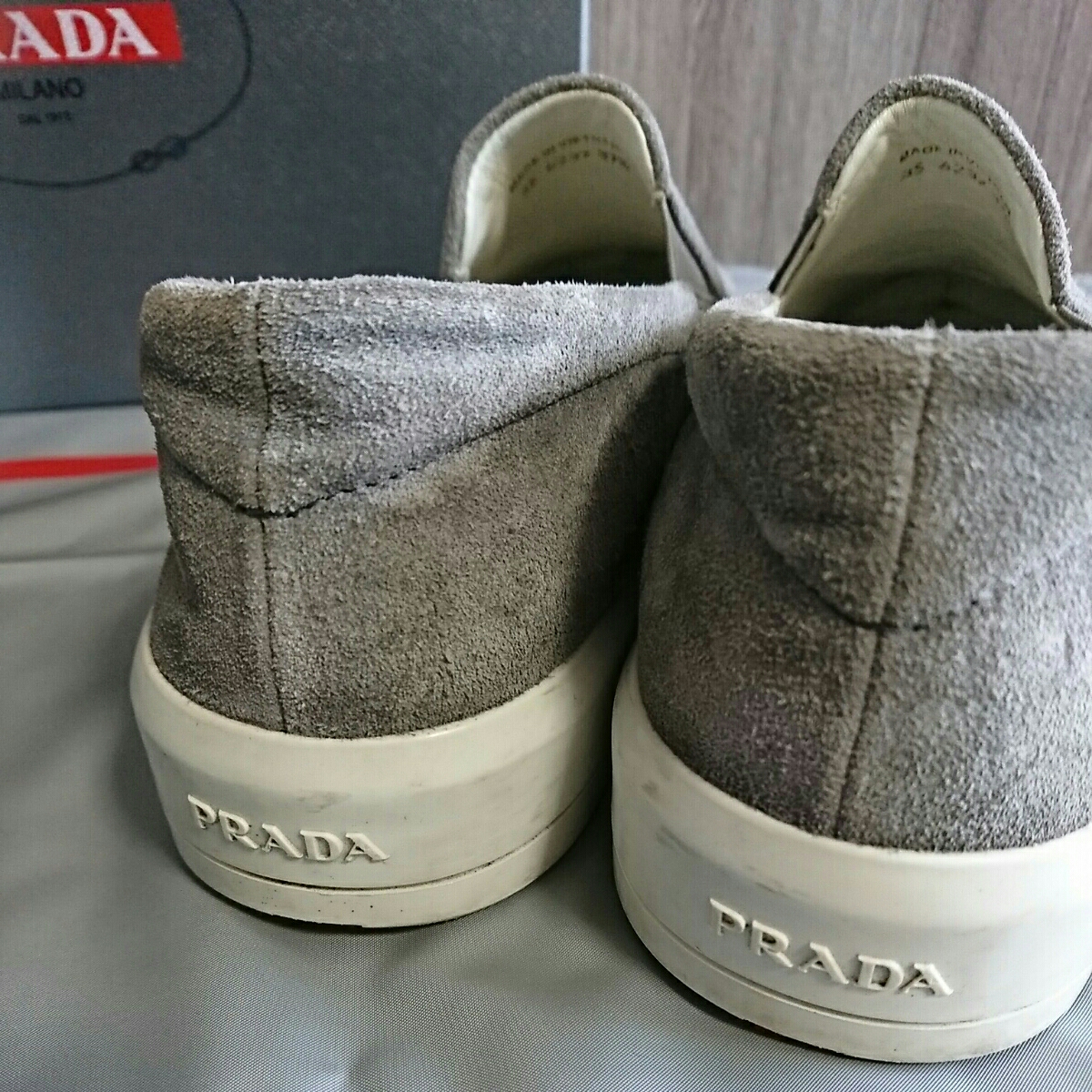 Prada スリッポン スウェード スエード プラダ スニーカー 37 1 2 グレー レディース 女性用 24 程度 女性用 売買されたオークション情報 Yahooの商品情報をアーカイブ公開 オークファン Aucfan Com