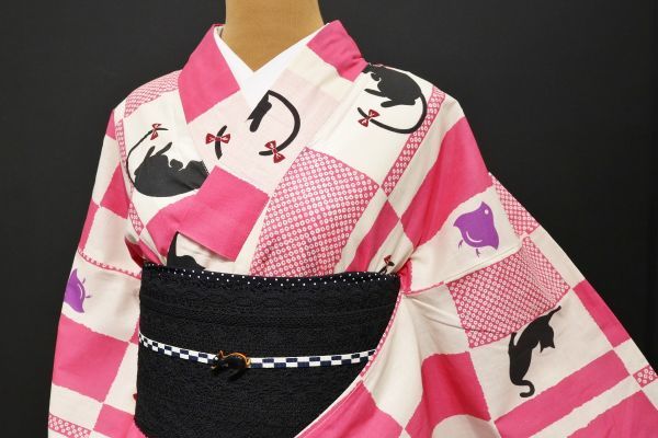 57 綿浴衣 レトロ 変わり市松 黒猫ちゃんと千鳥 モダンガール 166 65 5 コーマ地 売買されたオークション情報 Yahooの商品情報をアーカイブ公開 オークファン Aucfan Com