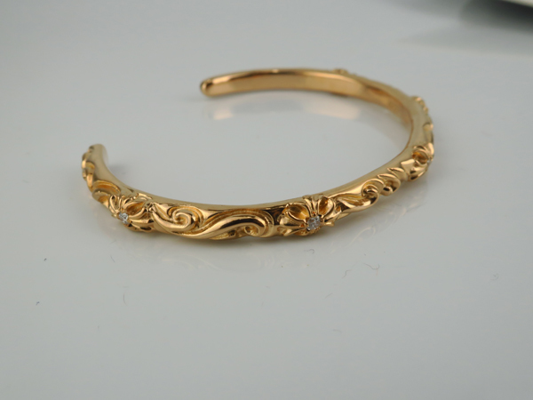 クロムハーツ 22k Sbt バングル ブレスレット パヴェダイヤ Chrome Hearts 22k Sbt Bangle 5p Pave D バングル 売買されたオークション情報 Yahooの商品情報をアーカイブ公開 オークファン Aucfan Com