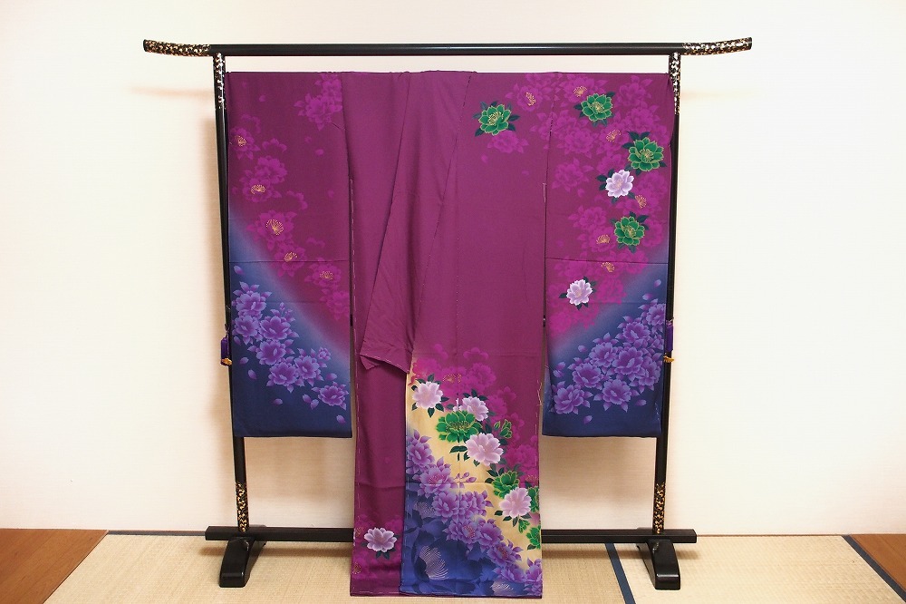 A1811 2619 関着 振袖 花柄 未仕立て 正絹 絵羽 振袖 売買されたオークション情報 Yahooの商品情報をアーカイブ公開 オークファン Aucfan Com