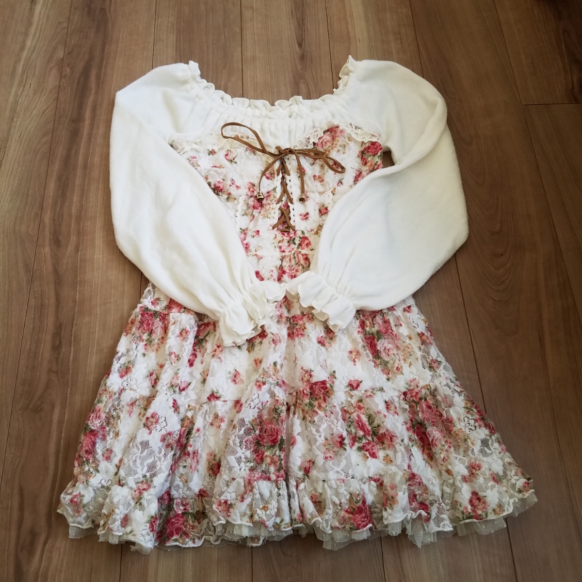 Ma 317 Liz Lisa リズリサ レディース ミニ丈フレアスカートワンピース ホワイト サイズo 姫系 甘め ふわふわ 花柄 レース かわいい ワンピース 売買されたオークション情報 Yahooの商品情報をアーカイブ公開 オークファン Aucfan Com
