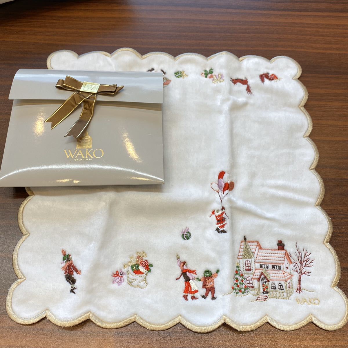ワコー 銀座 和光 Wako タオル ハンカチ クリスマス サンタさん 刺繍 女性用 売買されたオークション情報 Yahooの商品情報をアーカイブ公開 オークファン Aucfan Com