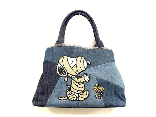 サマンサタバサ Samantha Thavasa スヌーピー コラボ トートバッグ デニム地 ミイラ ミニポーチつき トートバッグ 売買されたオークション情報 Yahooの商品情報をアーカイブ公開 オークファン Aucfan Com