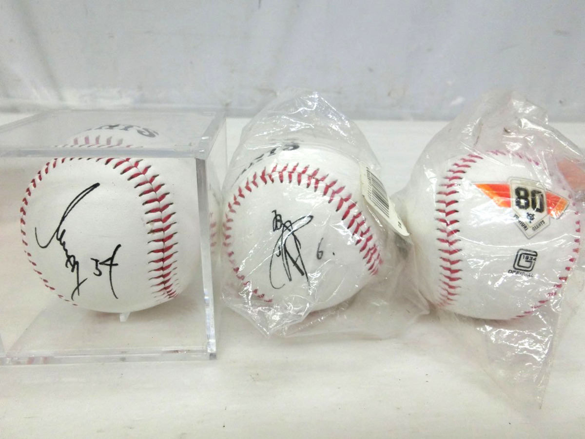 K 0577 巨人 読売ジャイアンツグッズまとめ セリーグv3優勝記念球ボール80周年14年 サインボール 坂本 高木 マグカップ 他 サイン 売買されたオークション情報 Yahooの商品情報をアーカイブ公開 オークファン Aucfan Com