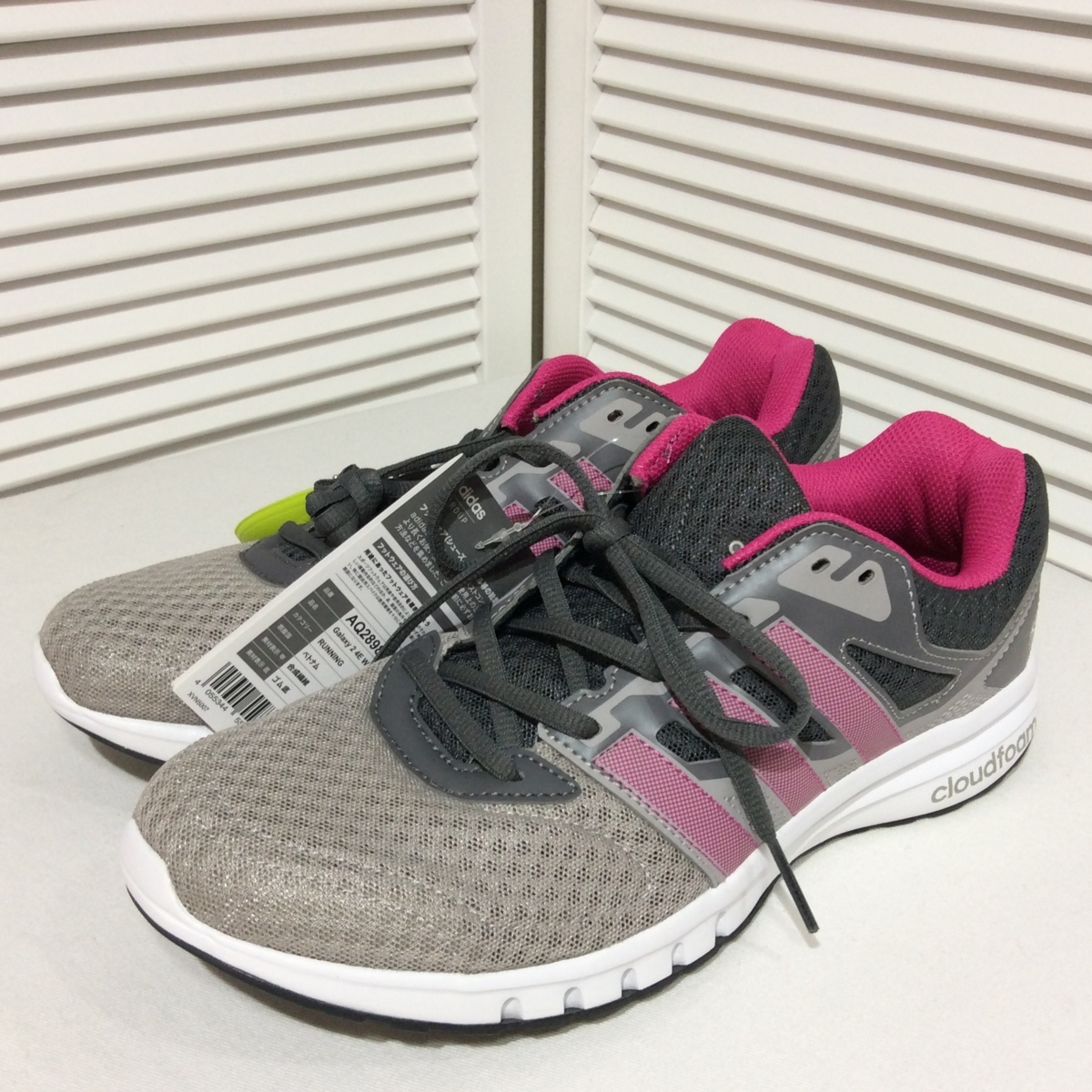 Adidas アディダス Galaxy 2 4e W スニーカー 25cm グレー ピンク Aq28 25 0cm 売買されたオークション情報 Yahooの商品情報をアーカイブ公開 オークファン Aucfan Com