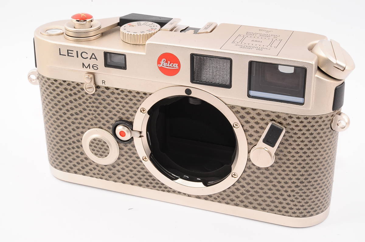 Qp  Q   Leica Camera Ag