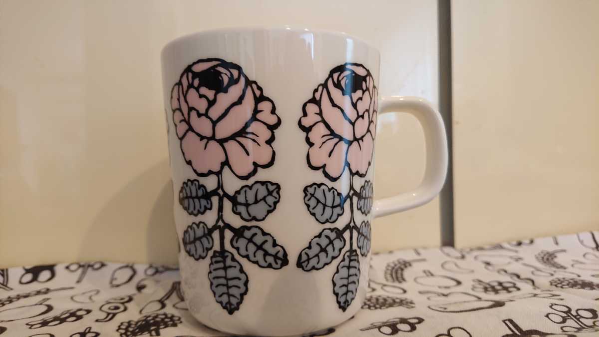 超格安 マリメッコ Vihkiruusu ウェディングローズ マグカップ ピンク 田舎の薔薇 廃盤 Oiva マリメッコ 売買されたオークション情報 Yahooの商品情報をアーカイブ公開 オークファン Aucfan Com