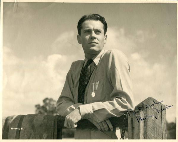 ヘンリー フォンダ サイン フォト他 ジェーン フォンダとピーター フォンダの写真1枚付き サイン 売買されたオークション情報 Yahooの商品情報をアーカイブ公開 オークファン Aucfan Com