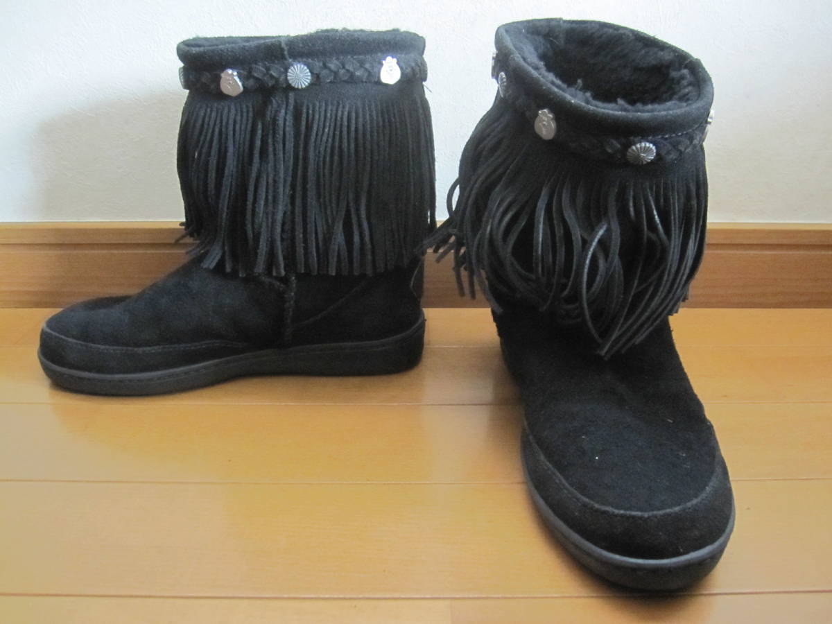 Minnetonka ミネトンカ フリンジ ショートブーツ ムートンブーツ スエード 黒 サイズ6 23 位 O1912b ミネトンカ 売買されたオークション情報 Yahooの商品情報をアーカイブ公開 オークファン Aucfan Com