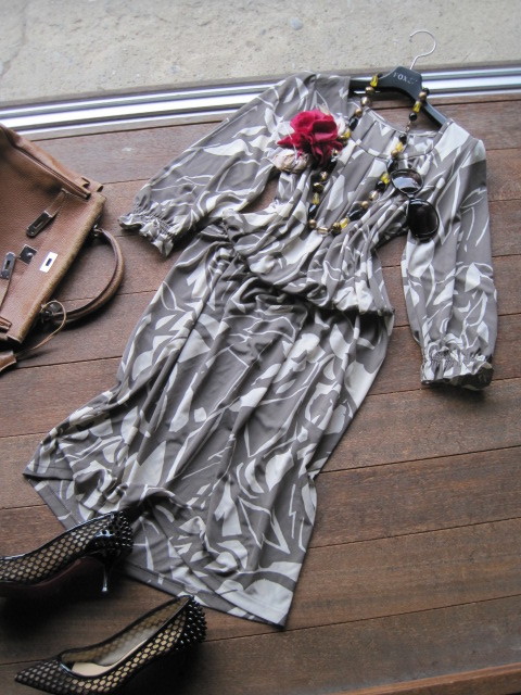 モガ 彡moga 彡大 大人の上品ブラウス スカートに見える 彡ラグジュアリーなエトープカラーのセレブリティジャージ初夏ワンピ Mサイズ 売買されたオークション情報 Yahooの商品情報をアーカイブ公開 オークファン Aucfan Com