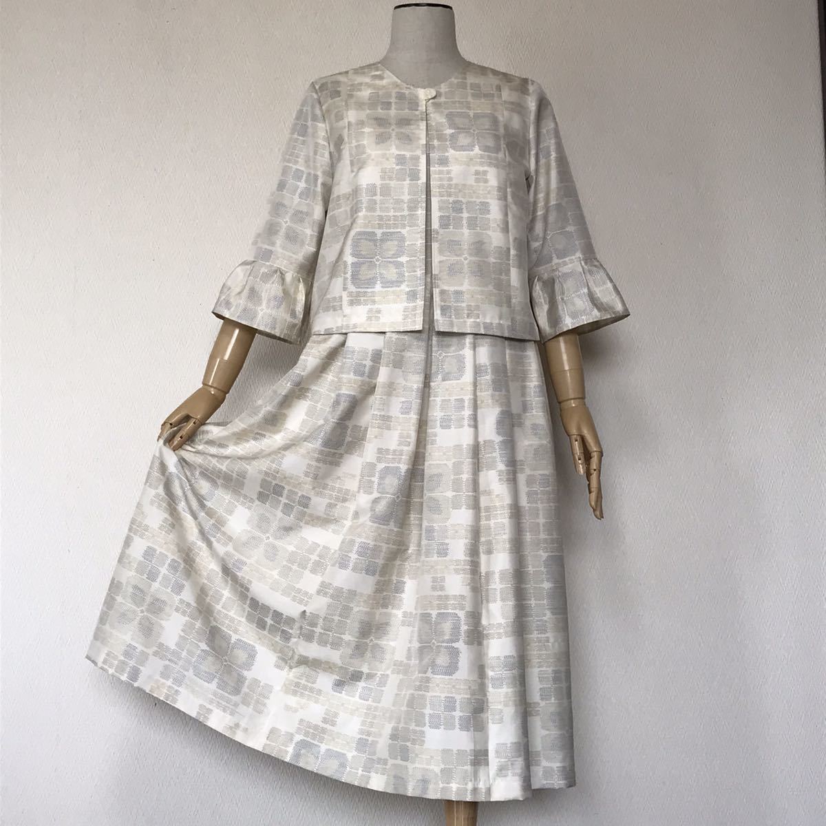 着物リメイク大島紬 ワンピースとボレロ風ジャケットのセットアップ 大島紬 売買されたオークション情報 Yahooの商品情報をアーカイブ公開 オークファン Aucfan Com