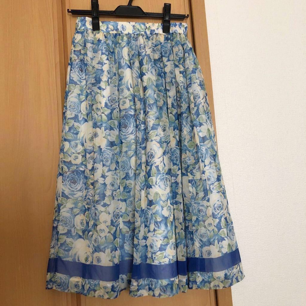 レストローズ シフォンフラワースカート ブルー 青 花柄 ロングスカート アンミール トッコクローゼット などお好きな方に スカート 売買されたオークション情報 Yahooの商品情報をアーカイブ公開 オークファン Aucfan Com