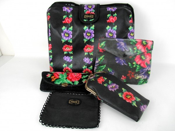Feiler フェイラー まとめ5点セット トラベルポーチ メガネケース がま口 ティッシュケース ポーチ フラワー 黒 シェニール織 0625 032 フェイラー 売買されたオークション情報 Yahooの商品情報をアーカイブ公開 オークファン Aucfan Com