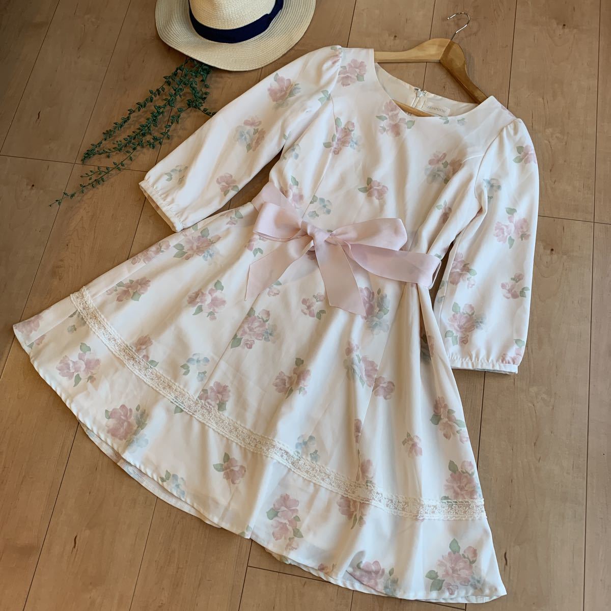 Lodispotto ロディスポット ワンピース サイズm 結婚式 二次会 パーティー キレイ色 上品 リッチ感 送料１９８花柄ワンピース ワンピース 売買されたオークション情報 Yahooの商品情報をアーカイブ公開 オークファン Aucfan Com