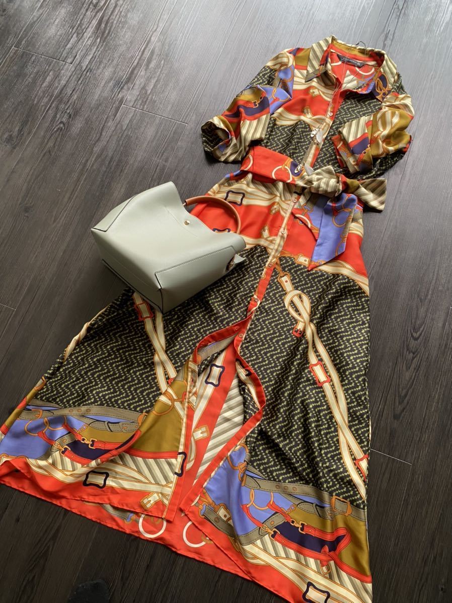 Zara ザラ 大人可愛い とろみ素材 スカーフ柄プリント ロングワンピース マキシ丈 サテン シャツワンピ 羽織mサイズyz ワンピース 売買されたオークション情報 Yahooの商品情報をアーカイブ公開 オークファン Aucfan Com