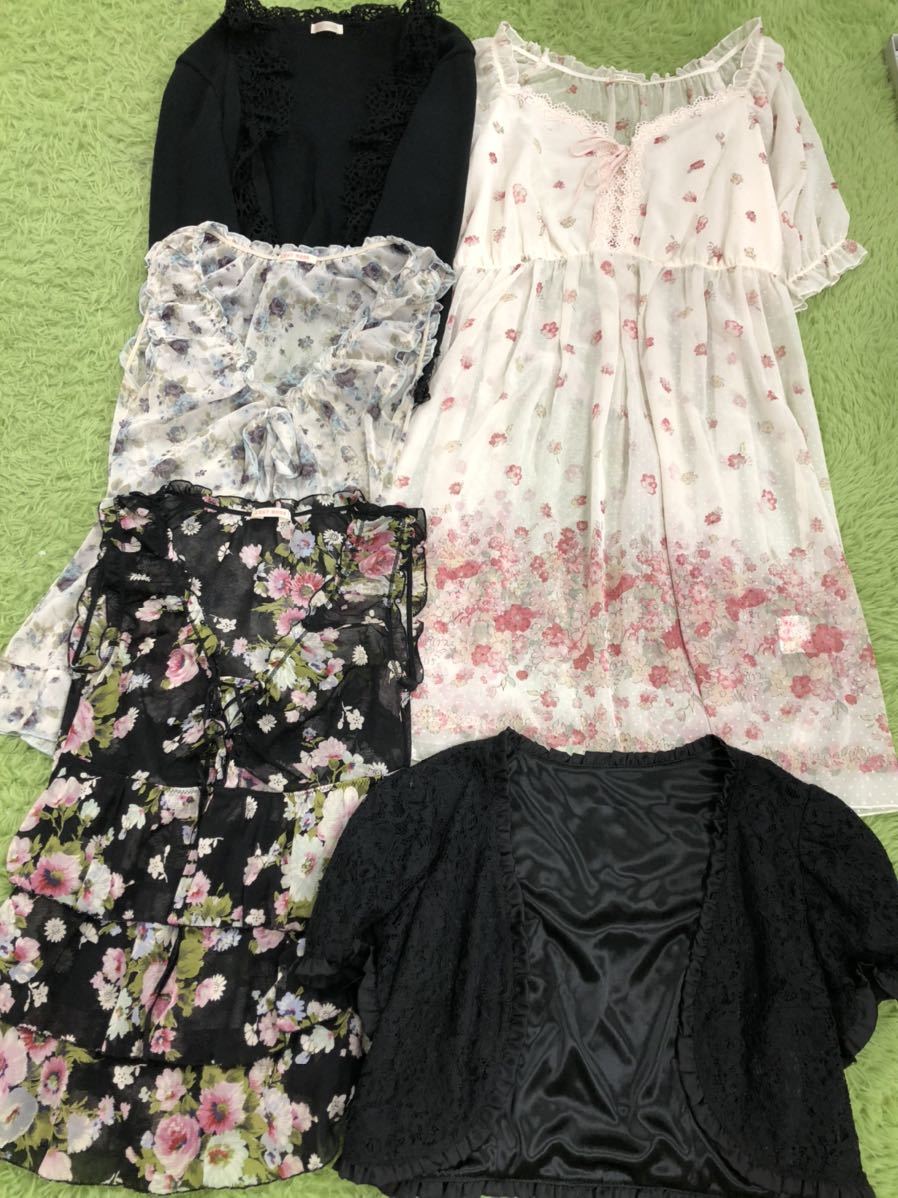 L Est Rose まとめ売り 15点 ブランド ファッション姫系 可愛い レストローズ 小花柄 チェック ペイズリー バラ柄 ワンピース スカート ワンピース 売買されたオークション情報 Yahooの商品情報をアーカイブ公開 オークファン Aucfan Com