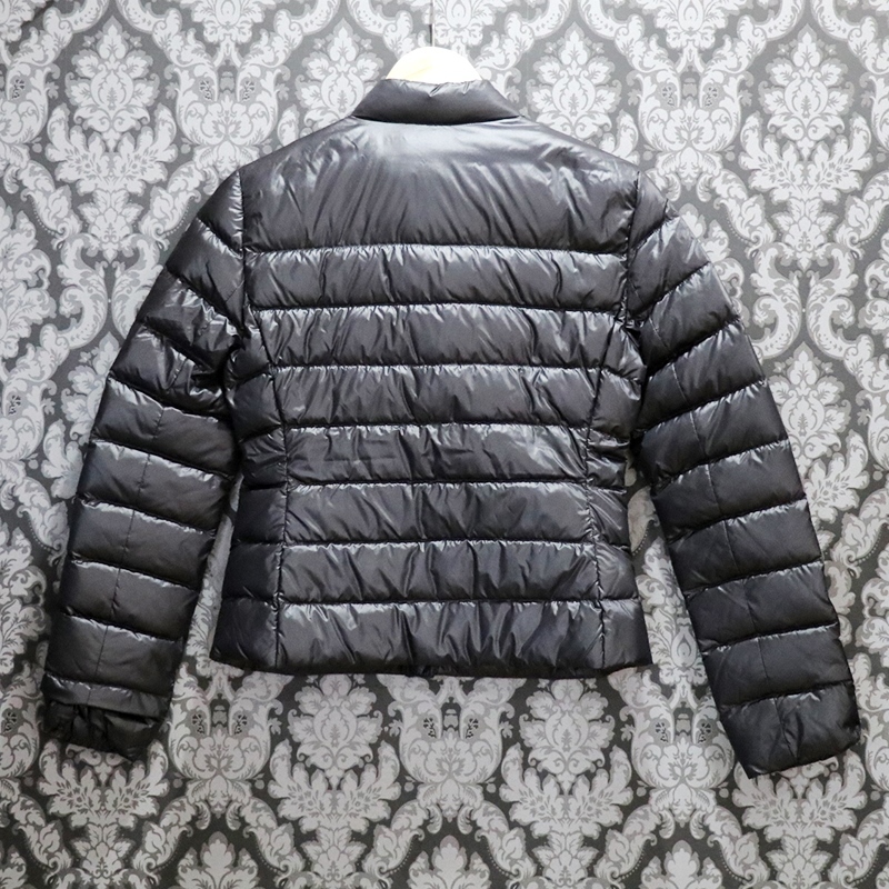 Prada プラダ ダウンジャケット レディース サイズ 40 ジャケット 上着 売買されたオークション情報 Yahooの商品情報をアーカイブ公開 オークファン Aucfan Com