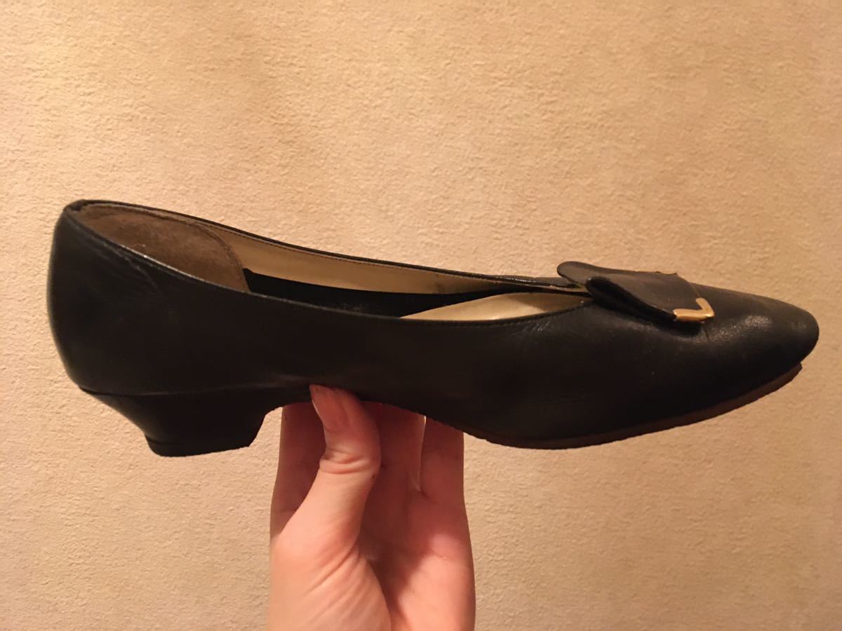 パンプス 革靴 黒 ブラック レディースシューズ 婦人靴 ゴールド飾り ヒール 靴箱整理品 22 5センチ 通勤 Ol コンサバ 足幅広め ブラック系 売買されたオークション情報 Yahooの商品情報をアーカイブ公開 オークファン Aucfan Com