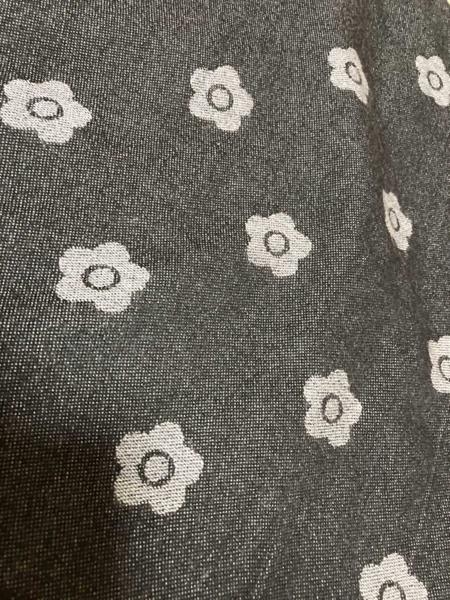 マリークワント Mary Quant 黒 グレー系 花柄 大判ストール ショール マフラー 同様 送料5円 その他 売買されたオークション情報 Yahooの商品情報をアーカイブ公開 オークファン Aucfan Com