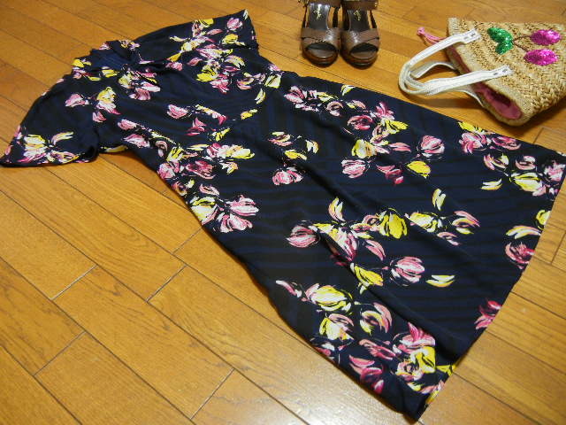 Banana Republic バナナリパブリック 花柄 ワンピース サイズ4 その他 売買されたオークション情報 Yahooの商品情報をアーカイブ公開 オークファン Aucfan Com