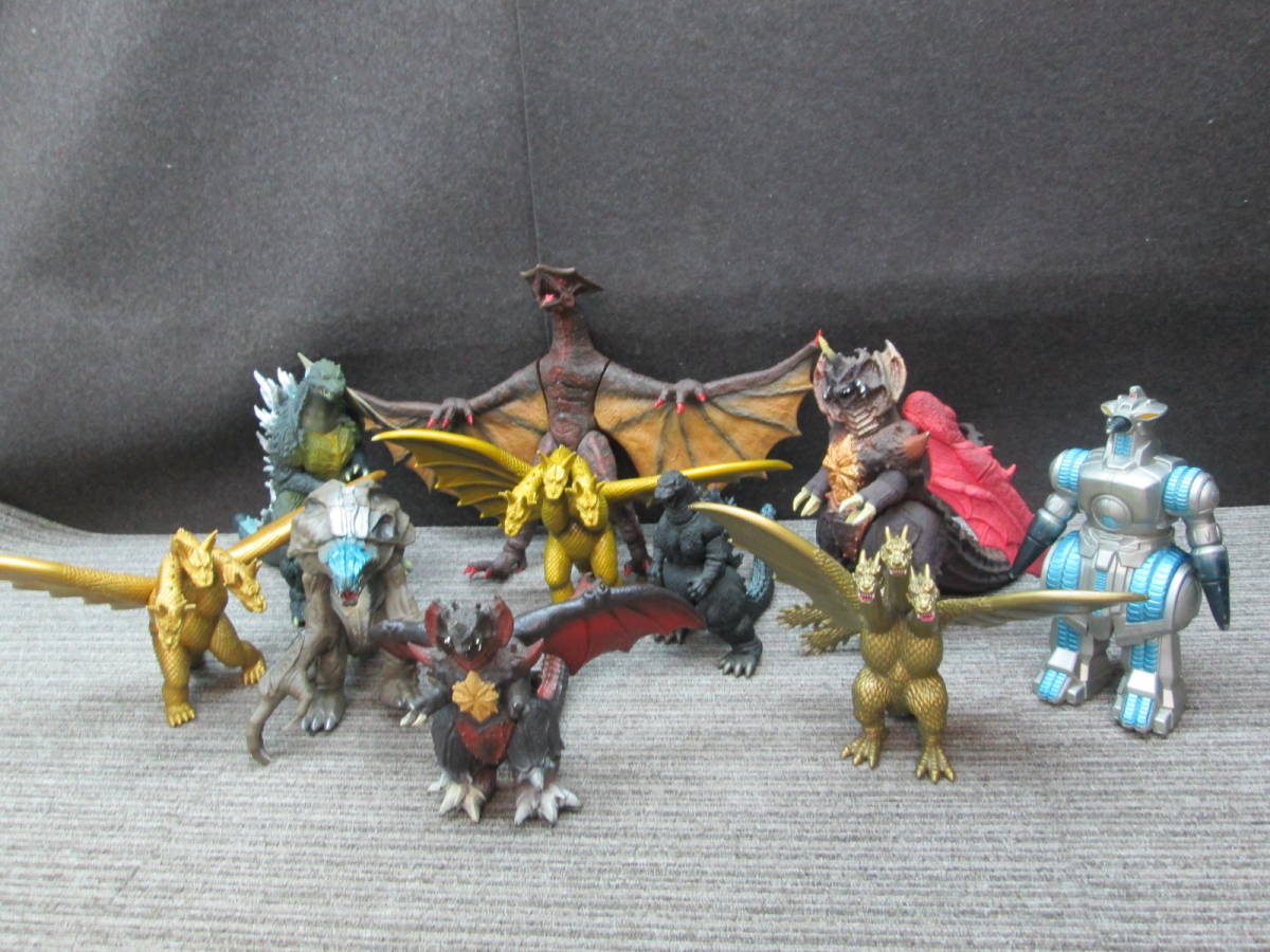 Kkお8 95 怪獣フィギュア ゴジラ キングギドラなど まとめ売り フィギュア ソフビ コレクション 現状品 ゴジラ 怪獣 売買されたオークション情報 Yahooの商品情報をアーカイブ公開 オークファン Aucfan Com