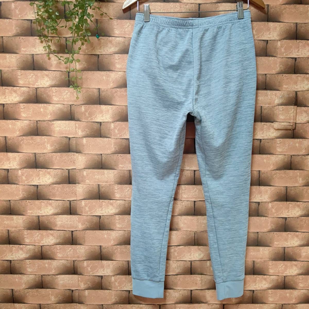 プーマ Puma トレーニングパンツ レディース グレー Lサイズ 送料350円 ボトムス 売買されたオークション情報 Yahooの商品情報をアーカイブ公開 オークファン Aucfan Com